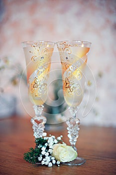 Wine glasses for the bride and groom