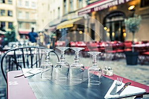 Wingalsses on a settle table