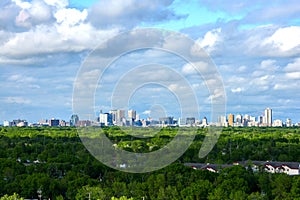 La ciudad vista aérea sobre el 