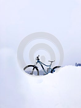Winter cycling. Extreme riding on a mtb