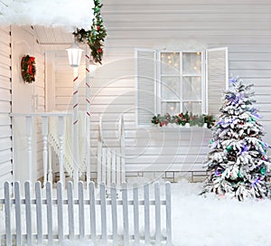 Winter exterior of a country house with Christmas decorations in the American style.