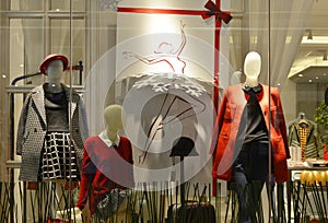 winter fashion Mannequins in fashion shop window