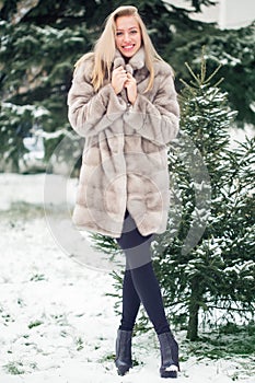 Winter Girl in Luxury Fur Coat