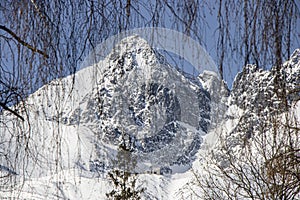 Zimná krajina v slovenských horách - Slovenské Tatry.