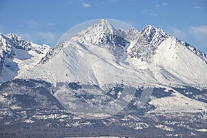 Zimná krajina v slovenských horách - Slovenské Tatry.