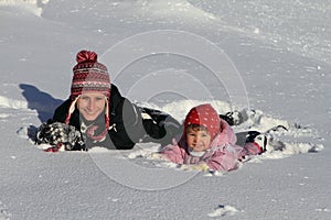 Winter : mom with baby in snow