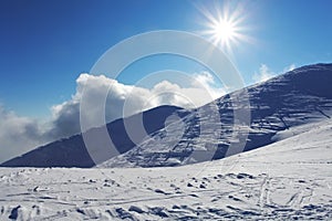 Zimná horská krajina so slnkom - Slovensko