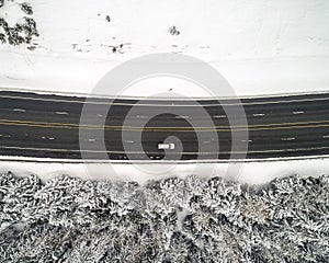 Montagna la neve autostrada superiore antenna 