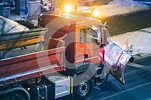 Winter road clearance vehicle with snow plough