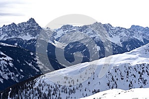 Winter\'s Silent Majesty: A Snowy Mountain Landscape