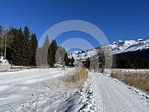 A winter sport cross-country ski trail around a frozen alpine Heidsee lake (Igl Lai lake) in the resort of Lenzerheide