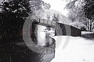 A winters day on the canal.