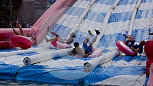 Wipeout 5K Run obstacles course - tumble tubes