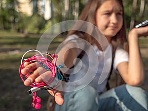 Wired in-ear headset and a girl cannot listen to the music