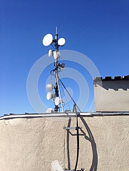Wireless cellular antenna