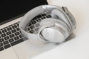 Wireless headphones and laptop computer