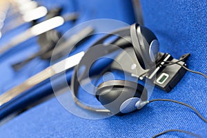 Wireless multi language headphones set