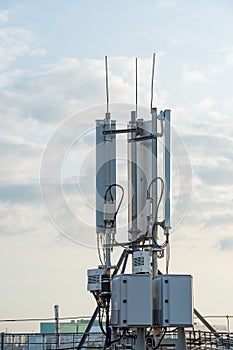 Wireless telecommunications equipment with sector antennas and a