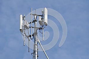 Wireless telephone antennas