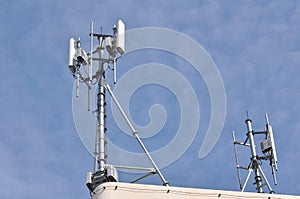 Wireless telephone antennas