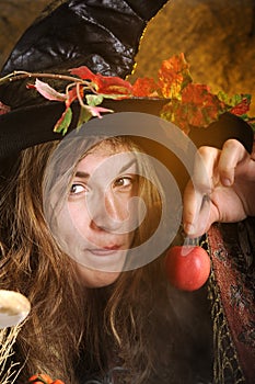Witch with poisened apple