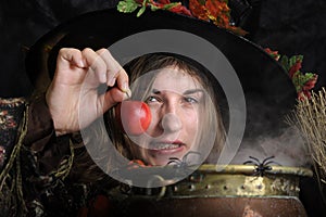 Witch with poisened apple