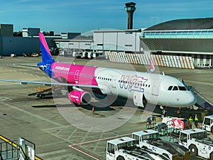 Wizz Air Airbus A321 at Luton