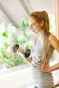 Womaan working out in gym