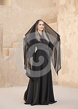 Woman in abaya in Jabrin castle photo