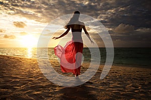 Una mujer sobre el Playa 