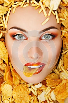 Woman beauty face with unhealth eating fast food potato chips ru photo