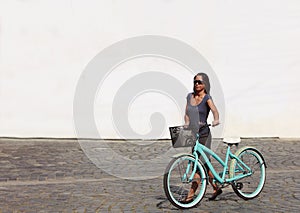 Una mujer en la ciudad 