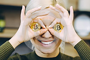 Woman bitcoin laptop