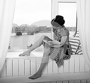 Woman in black hat reading a book