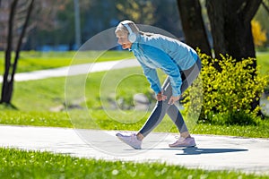 Woman in blue blazer doing leanings in the park