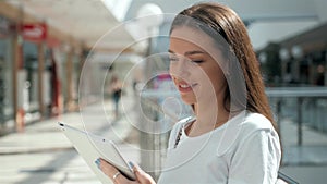 Woman brunette with phone smiling, close up. Young business woman professional happy. Beautiful multiethnic brunette