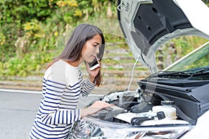 Woman call for help with broken car