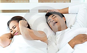 Woman can not sleep while man snoring