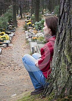 Una donna sul cimitero 