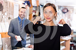 woman choosing chainlet and pendants