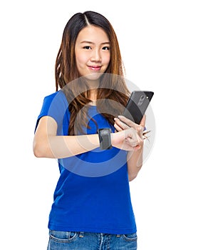 Woman connect wearable device to mobile phone