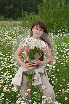 Woman with daisywheel bouquet