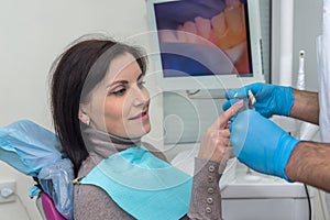 Woman in dentistry pointing at teeth sampler