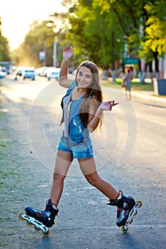 Woman doing tricks on roller saktes