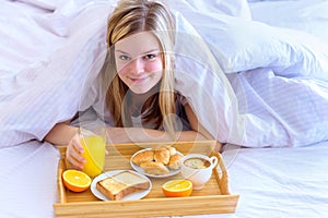 Woman eating breakfast in bed