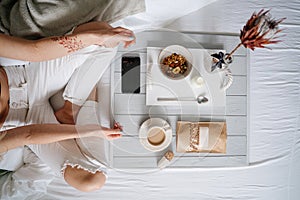 Woman eating cereals in bed