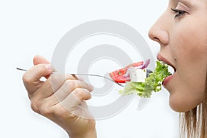 Žena jíst zdravý jídlo Řek salát 
