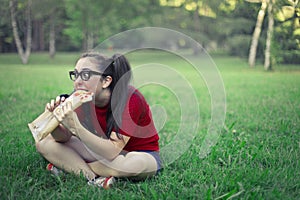 Woman eating pizza