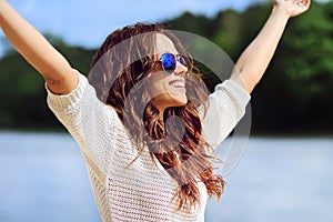 Una mujer feliz libertad 