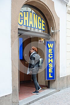 Woman enter in the exchage curency office